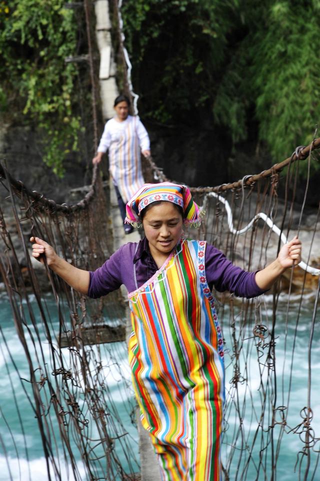 《独龙族的春天》昆明首映 定档10月18